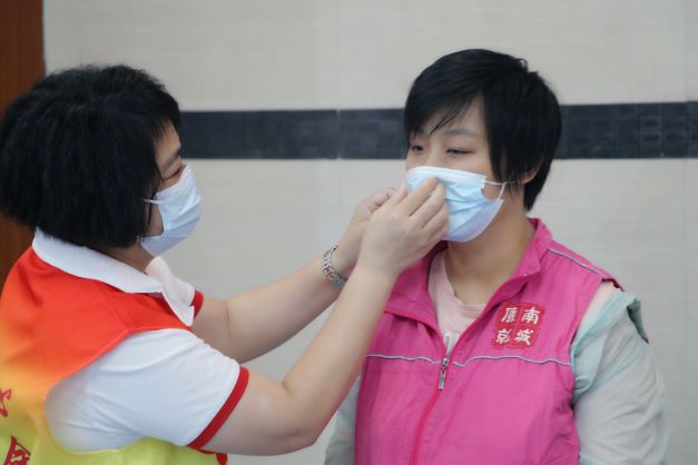 “獻愛心·揚美德”東莞建工集團慰問南城康就中心(圖13)